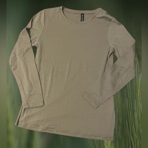 100% Merino Wool. Olive Long Sleeve Shirt